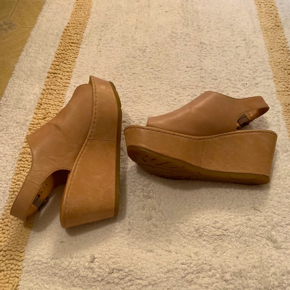 Born sandals.